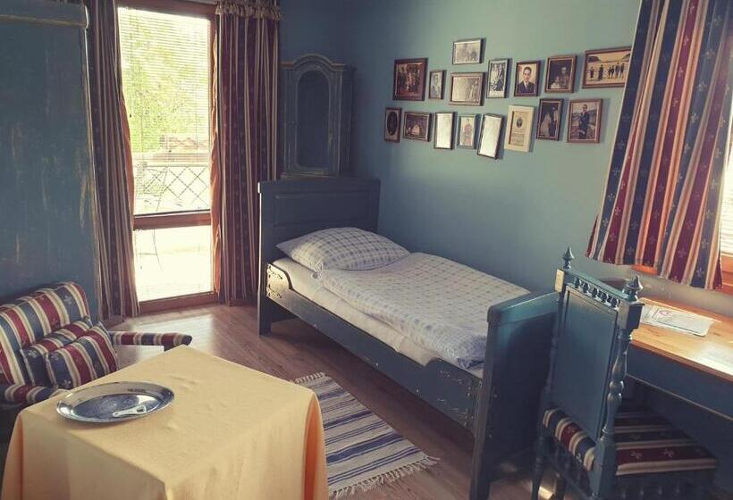 بنسيون Penzion A Restauracia Toldi