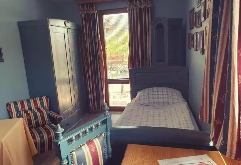 پانسیون Penzion A Restauracia Toldi