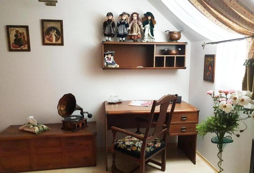 بنسيون Penzion A Restauracia Toldi