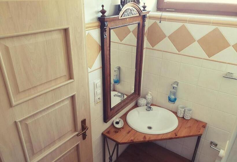 بنسيون Penzion A Restauracia Toldi