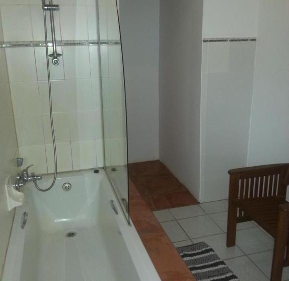 بنسيون The Hexagon Wildlife Conservation