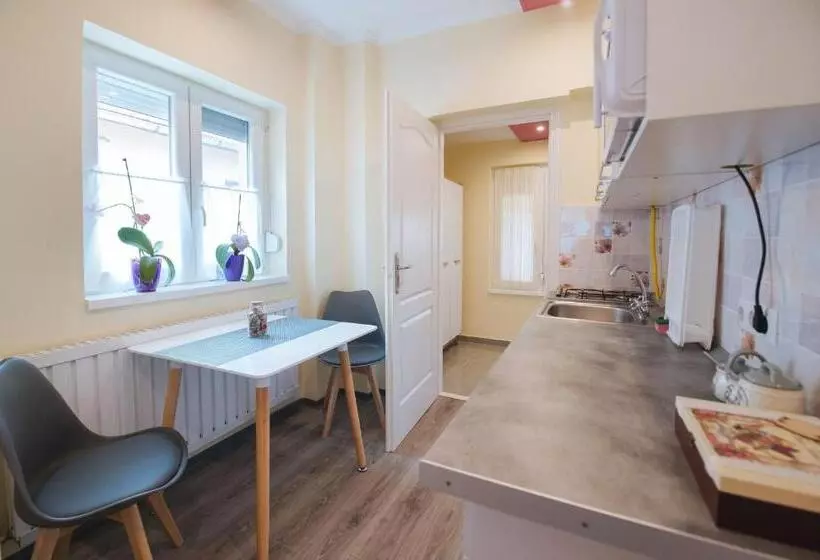 Jázmin Apartmanház