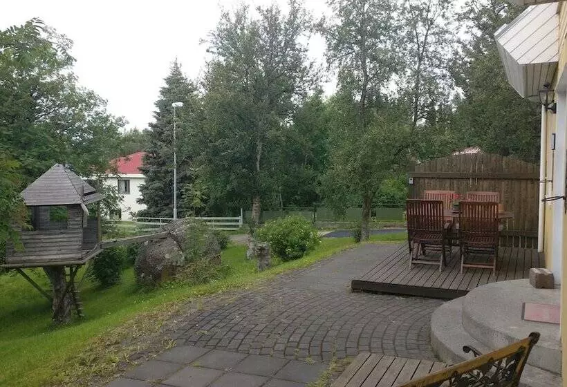 پانسیون Birta Guesthouse