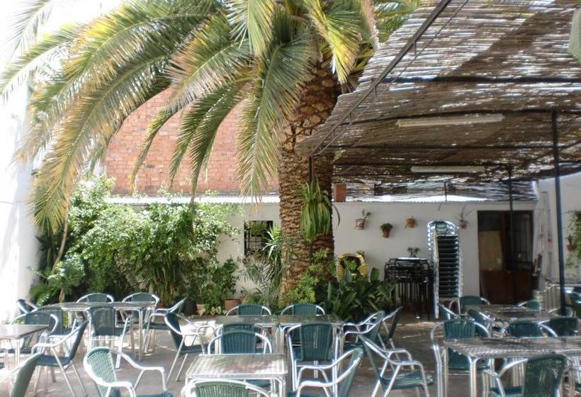 פנסיון Hostal Las Tres Jotas