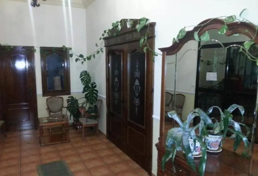 ペンション Hostal Las Tres Jotas