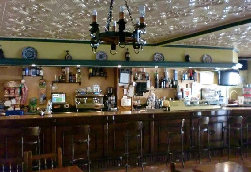 ペンション Hostal Las Tres Jotas