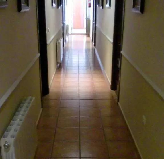 ペンション Hostal Las Tres Jotas