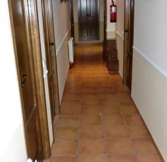 ペンション Hostal Las Tres Jotas