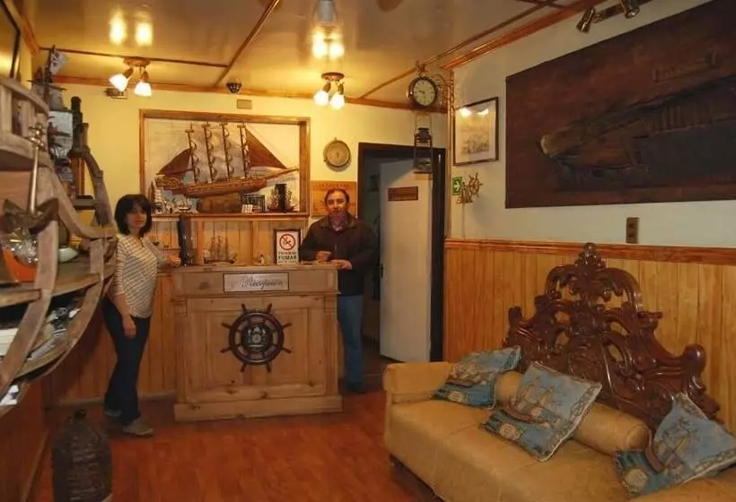 ユースホステル Hostal Victoria