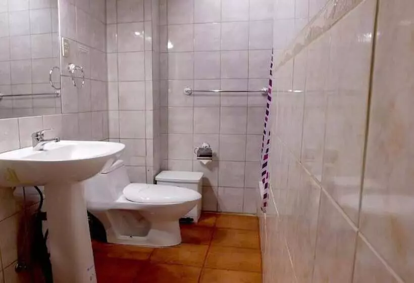ユースホステル Hostal Victoria