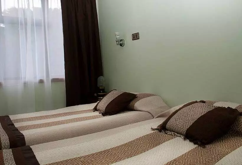 ユースホステル Hostal Victoria