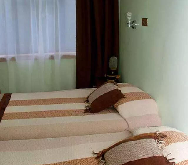 ユースホステル Hostal Victoria