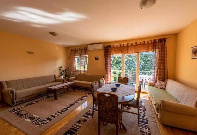 پانسیون Villa Bašić