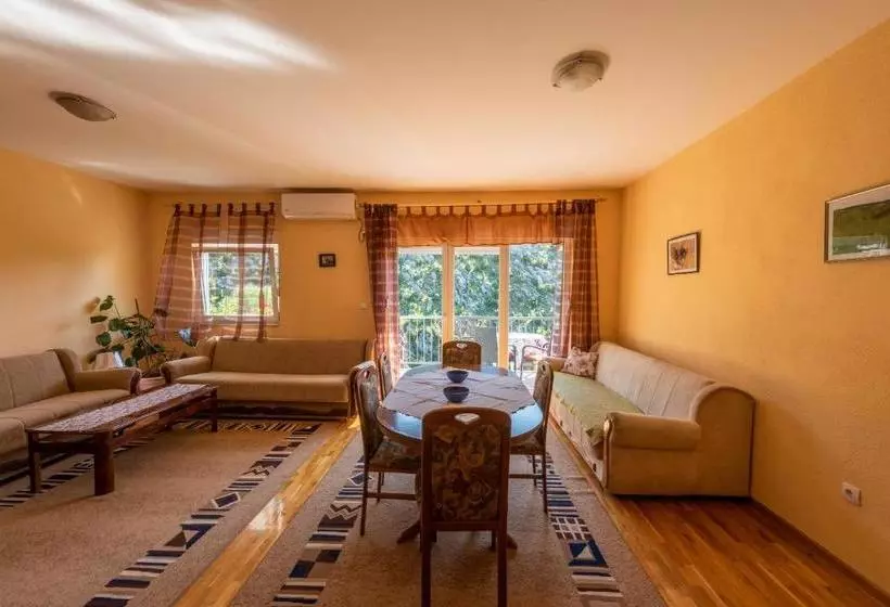 پانسیون Villa Bašić