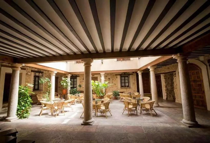 هاستل Hospedería Real Casona La Beltraneja