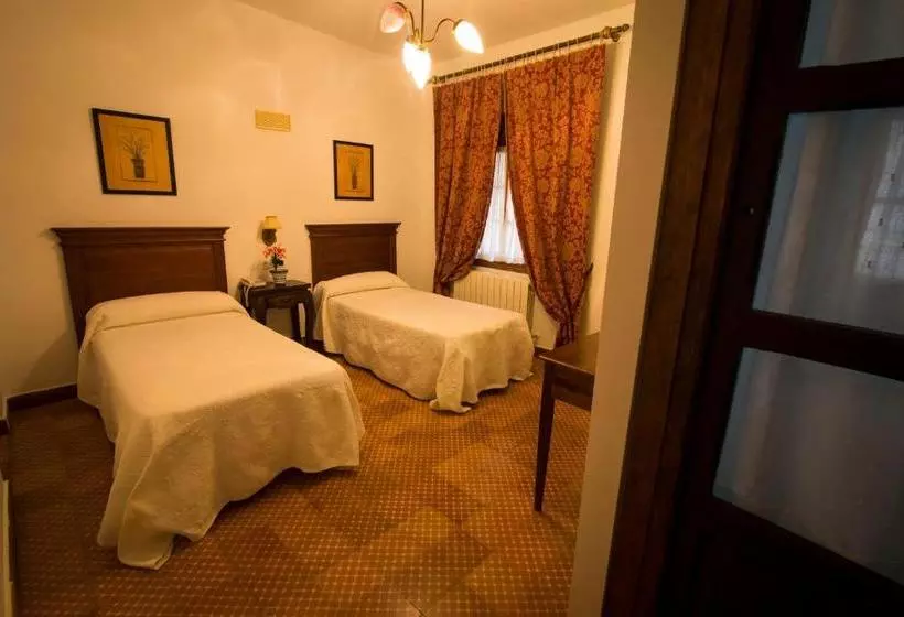 هاستل Hospedería Real Casona La Beltraneja