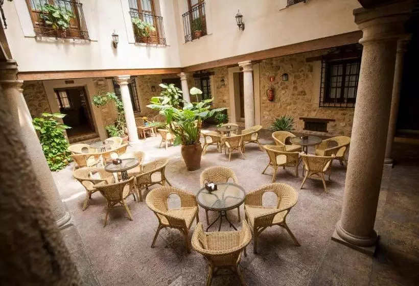 هاستل Hospedería Real Casona La Beltraneja