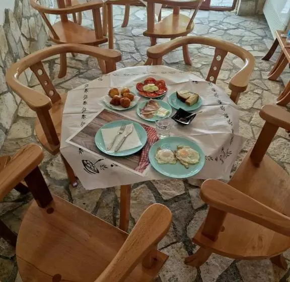 پانسیون Guesthouse Skadar Lake   Raicevic