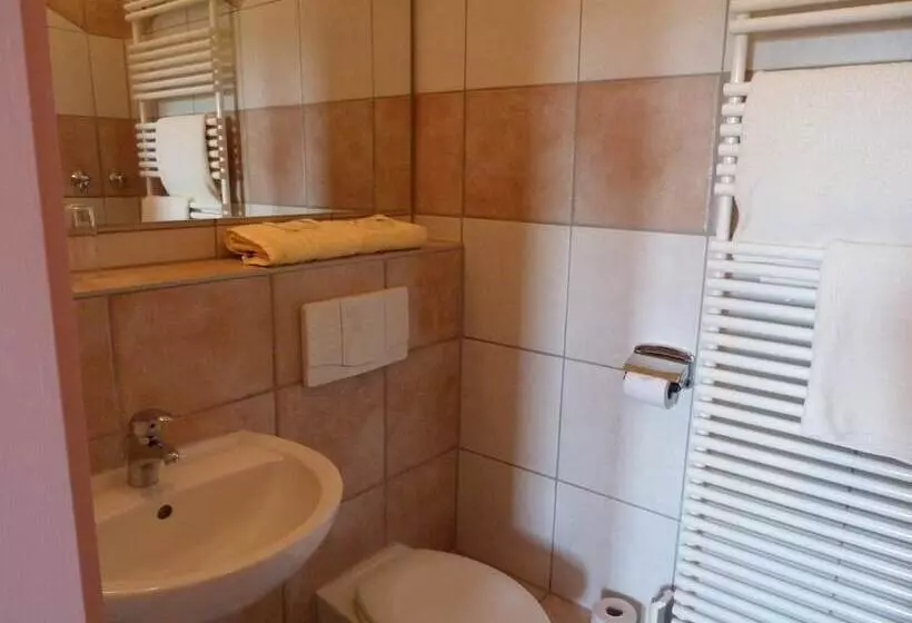 ユースホステル Waldhaus Colditz Garni