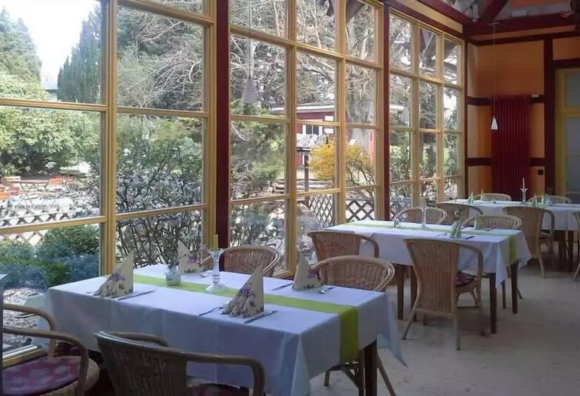 ユースホステル Waldhaus Colditz Garni