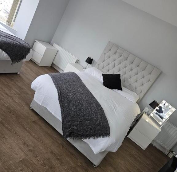 ユースホステル Laverty S   The Black Bull Inn