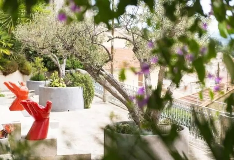 Majatalo Castel Pierre Lisse