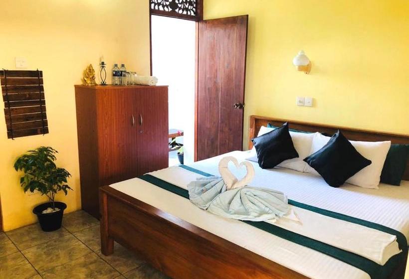 Pension (Hôtel basse catégorie) Randhi La Beach View Lounge