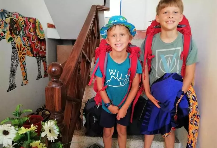 پانسیون Randhi La Beach View Lounge