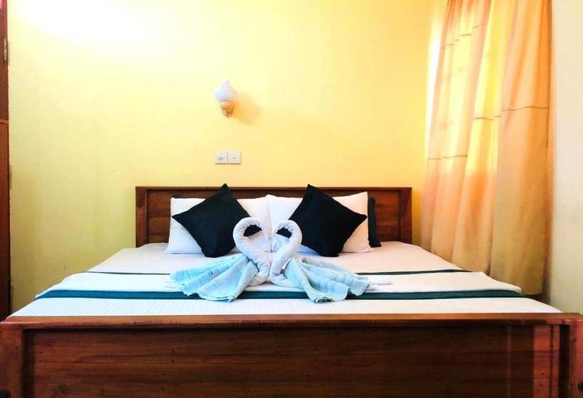 Pension (Hôtel basse catégorie) Randhi La Beach View Lounge