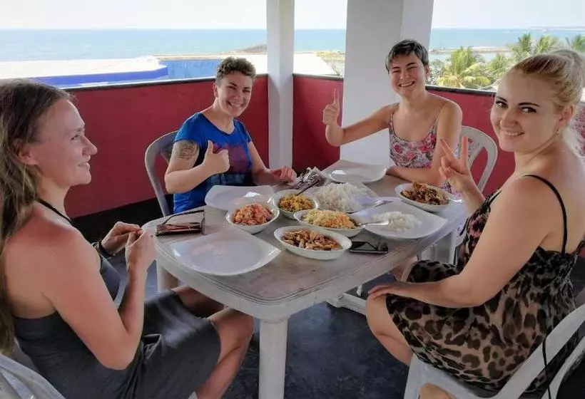 پانسیون Randhi La Beach View Lounge