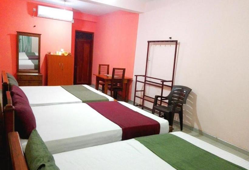 Pension (Hôtel basse catégorie) Randhi La Beach View Lounge