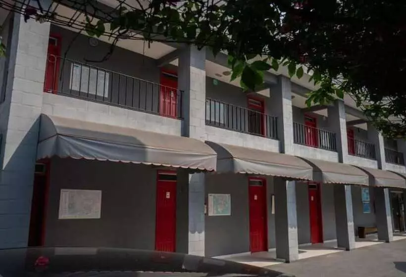 ペンション Urbano Suites