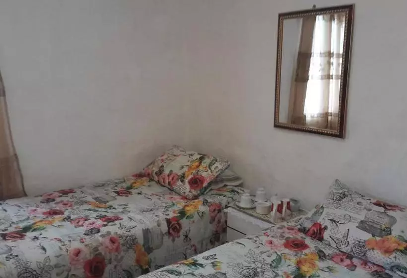 پانسیون Heila & Glen S Cottage