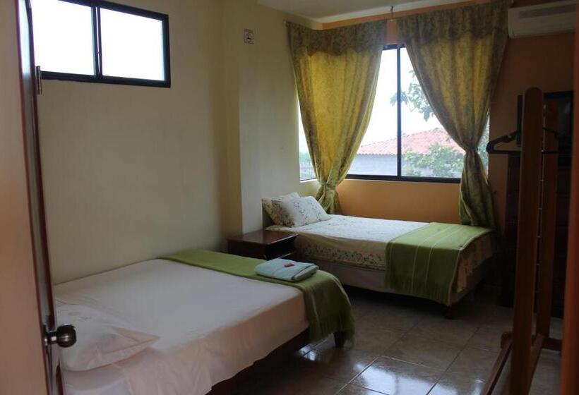 پانسیون Dolphin House