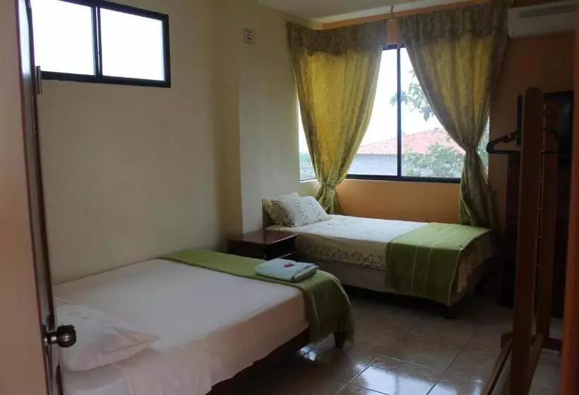 پانسیون Dolphin House