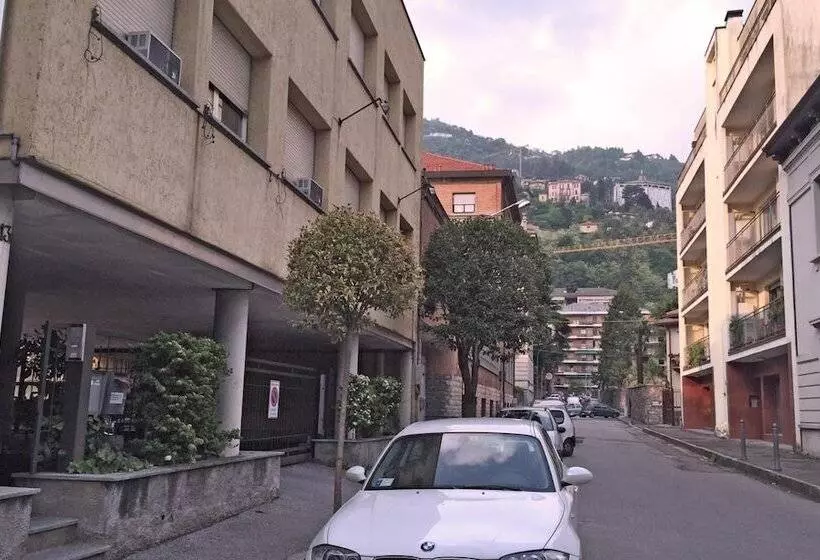 پانسیون Casa Aurora Self Catering Studio Como Vacanze