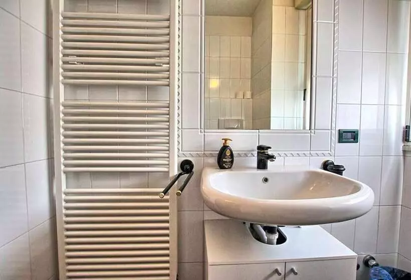 پانسیون Casa Aurora Self Catering Studio Como Vacanze
