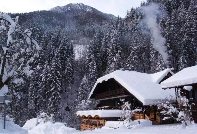 هاستل Guest House And Museum Firšt