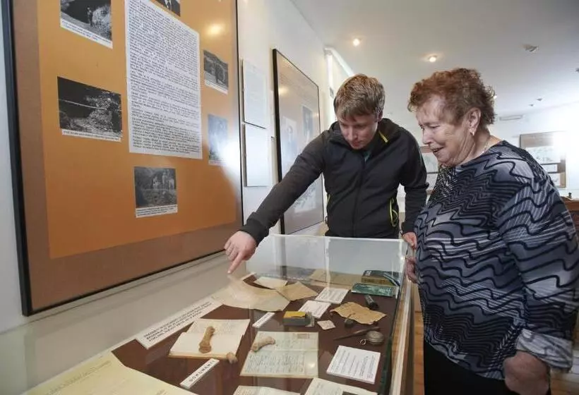 هاستل Guest House And Museum Firšt
