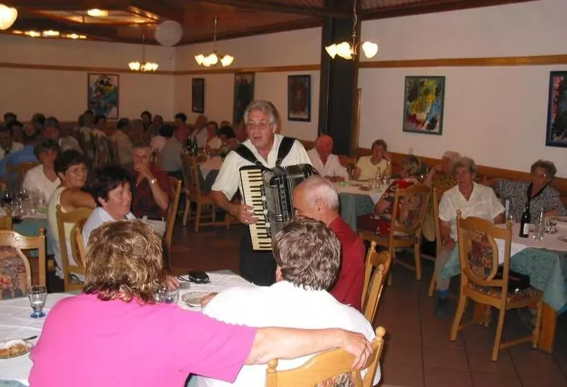 هاستل Guest House And Museum Firšt