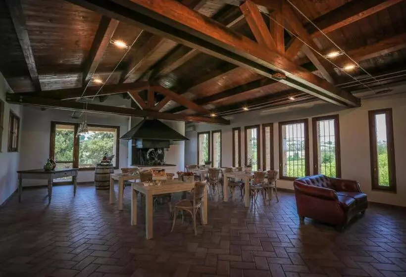 Hotelli Agriturismo Il Divin Casale