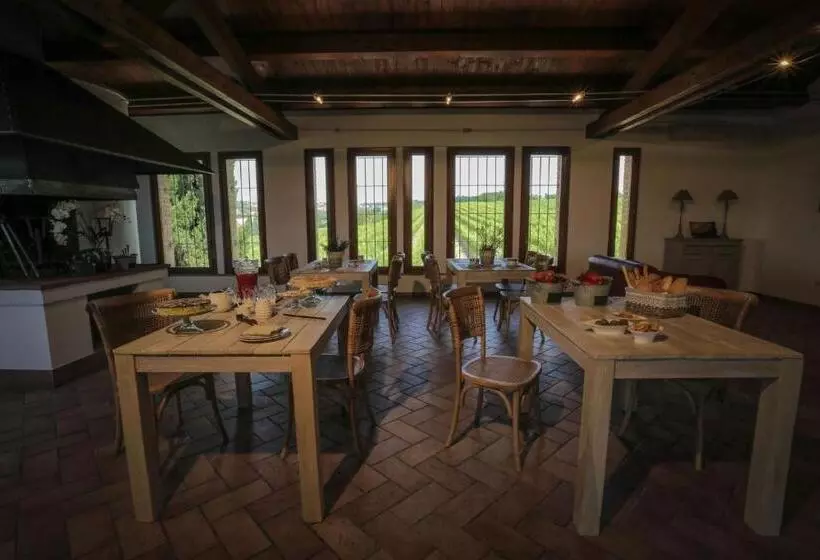 Hotelli Agriturismo Il Divin Casale