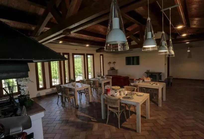 Hotelli Agriturismo Il Divin Casale