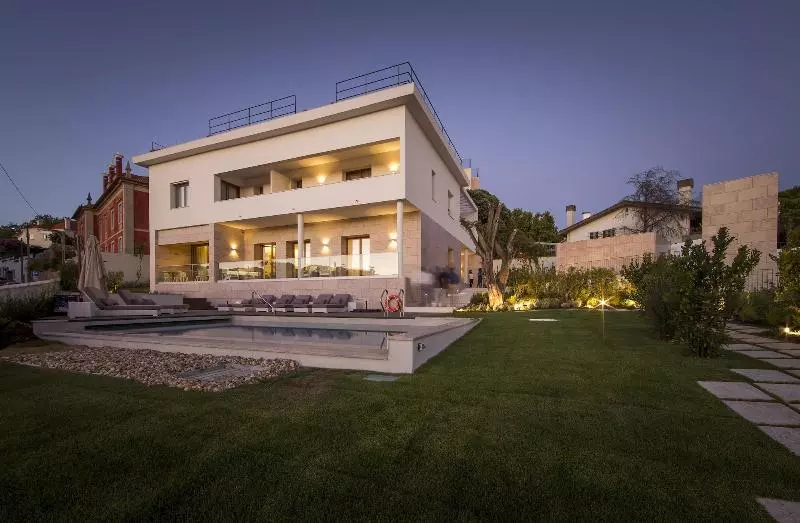 Majatalo Somewhere  Estoril Guesthouse