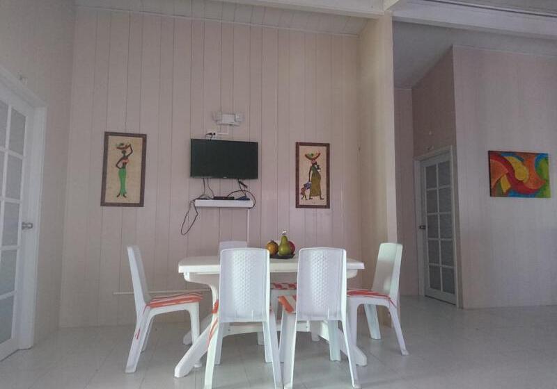 هاستل Tropical Coral