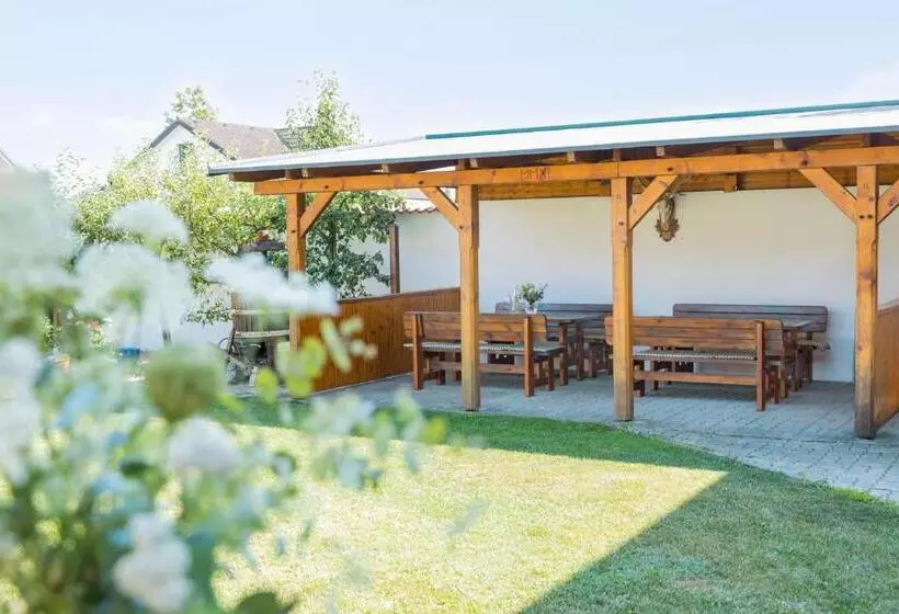 ペンション Gästehaus Lackenblick