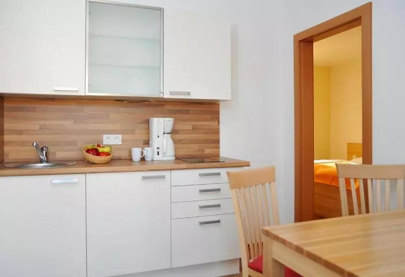 ペンション Gästehaus Lackenblick