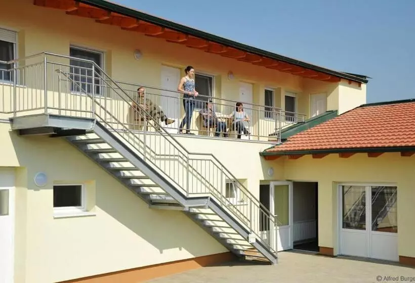 ペンション Gästehaus Lackenblick