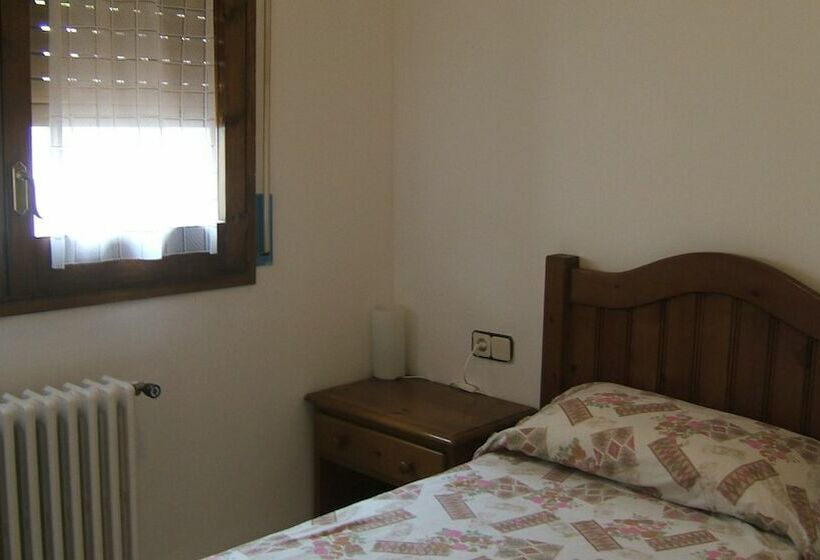 پانسیون Hostal L'esquella