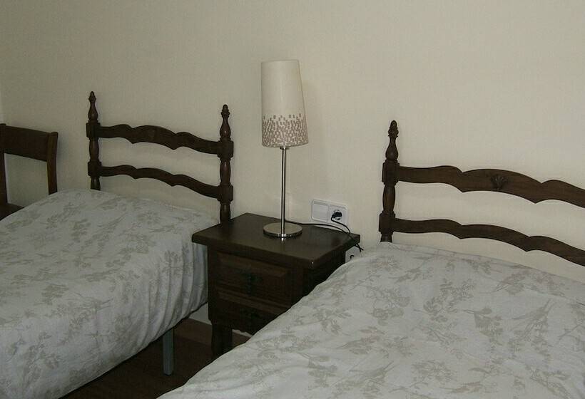 پانسیون Hostal L'esquella